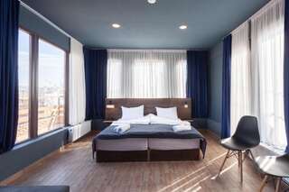 Отель Tabori Terrace Тбилиси Двухместный номер с 1 кроватью и террасой-11